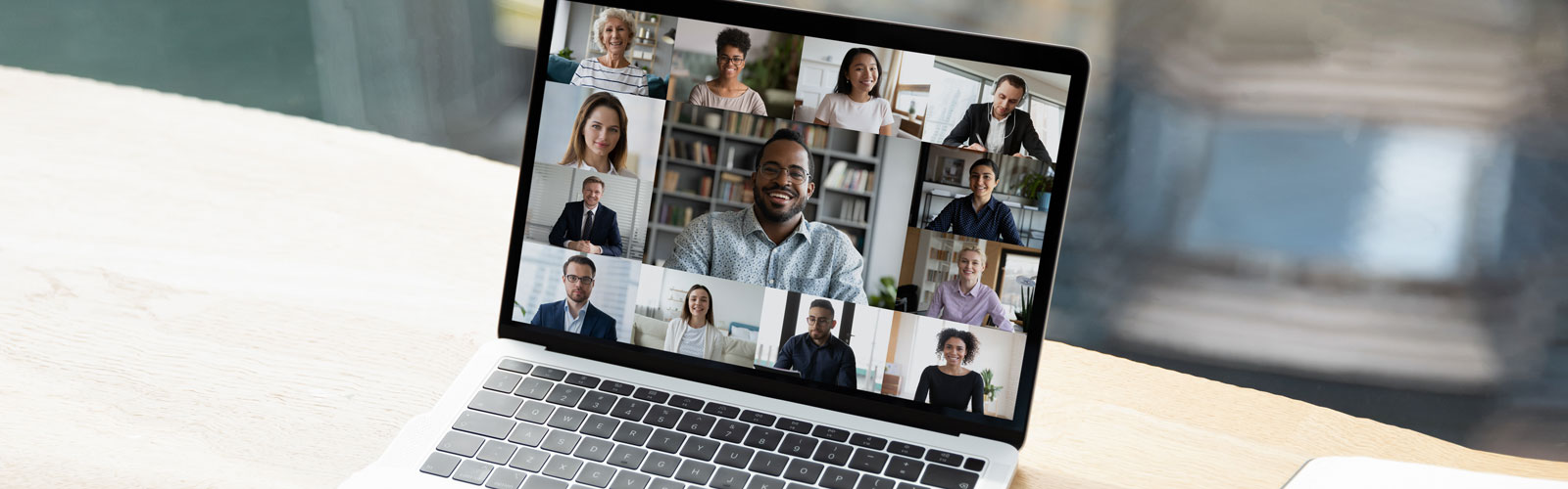 A video conference takes place on a laptop. 