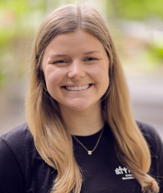 Emily Feola headshot.