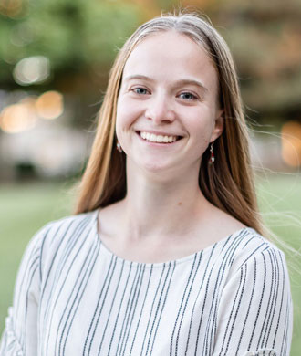 Amy Essig headshot.