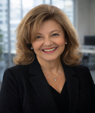 Lisa Wetzelberger headshot.