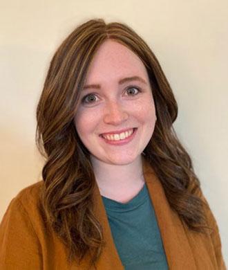 Caroline Guzi headshot.
